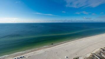 Condo, 3 quartos | Praia