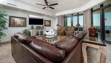 Kondominium, 4 kamar tidur | Area keluarga