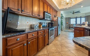 Private kitchen - The Oasis 2101 Formerly Phoenix West Ii 2101 4 Bedroom Condo (Orange Beach)