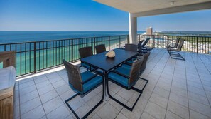 Kondominium, 4 kamar tidur | Tempat makan outdoor