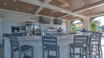 Condo, 3 Bedrooms | Bar (on property)