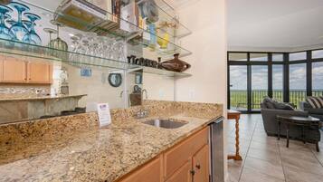 Condo, 3 Bedrooms | Interior