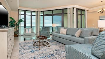 Condo, 3 Bedrooms | Living area