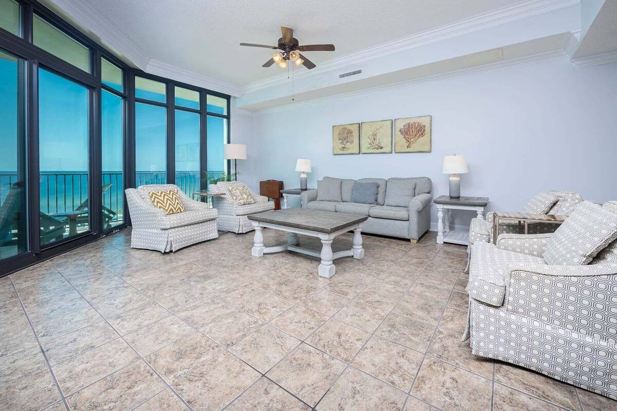 Condo, 3 Bedrooms | Living area