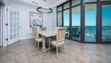 Condo, 3 Bedrooms | Dining