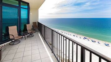 Condo, 3 Bedrooms | Property grounds