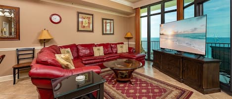 Condo, 3 Bedrooms | Living area