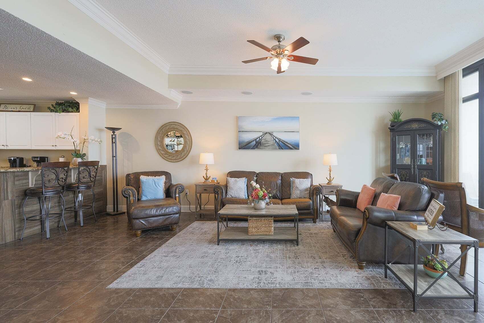 Condo, 3 quartos | Área de estar