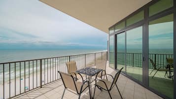 Apartamento, 3 habitaciones | Restaurante al aire libre