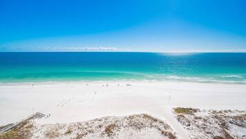 Condo, 4 habitaciones | Playa | Playa en los alrededores