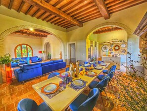 Dining - Large and beautiful villa with swimming pool in the Tuscan hills (Fucecchio)