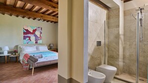 Shower, hair dryer, bidet, towels - Large and beautiful villa with swimming pool in the Tuscan hills (Fucecchio)