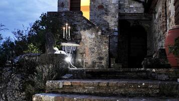 Classic-Apartment, Hügelblick | Unterkunftsgelände