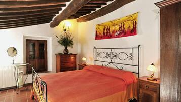 Classic Apartment, Hill View