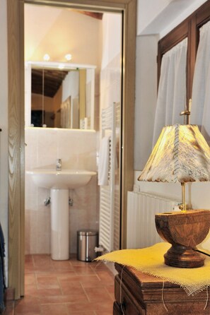 Basic Apartment, City View | Bathroom - Poggio alla Rocca (Toscana)