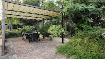 Apartamento básico, vista para a cidade | Opções para refeição ao ar livre