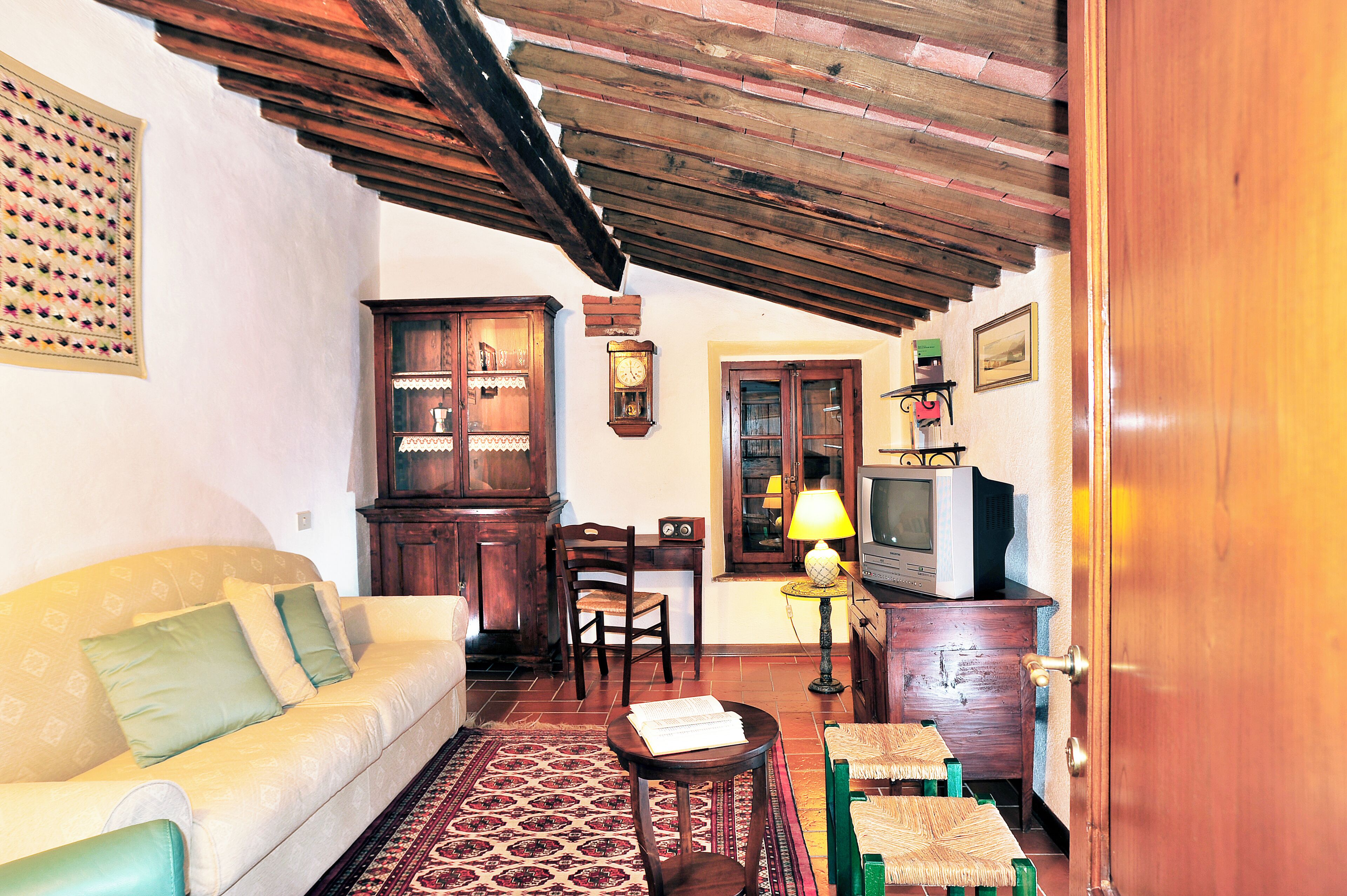 Apartamento clássico, vista para a colina