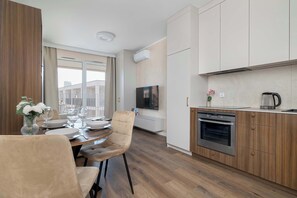 Interior - Air-conditioned Studio with Balcony | Close to Main Station (Kraków)