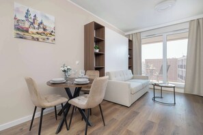 Interior - Air-conditioned Studio with Balcony | Close to Main Station (Kraków)