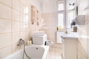 Comfort Apartment | Bathroom - Malila Apartments Cracow Sebastiana 17 (Kraków)
