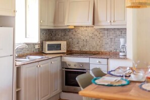 Microonde, forno, piano cottura, tostapane