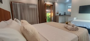 Escritorio, cortinas blackout, wifi gratis y ropa de cama 