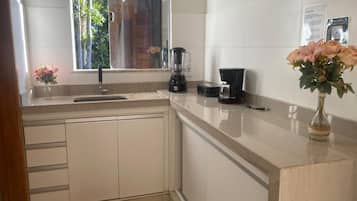 Comfort Chalet, 1 Bedroom, Garden View | Coffee and/or coffee maker