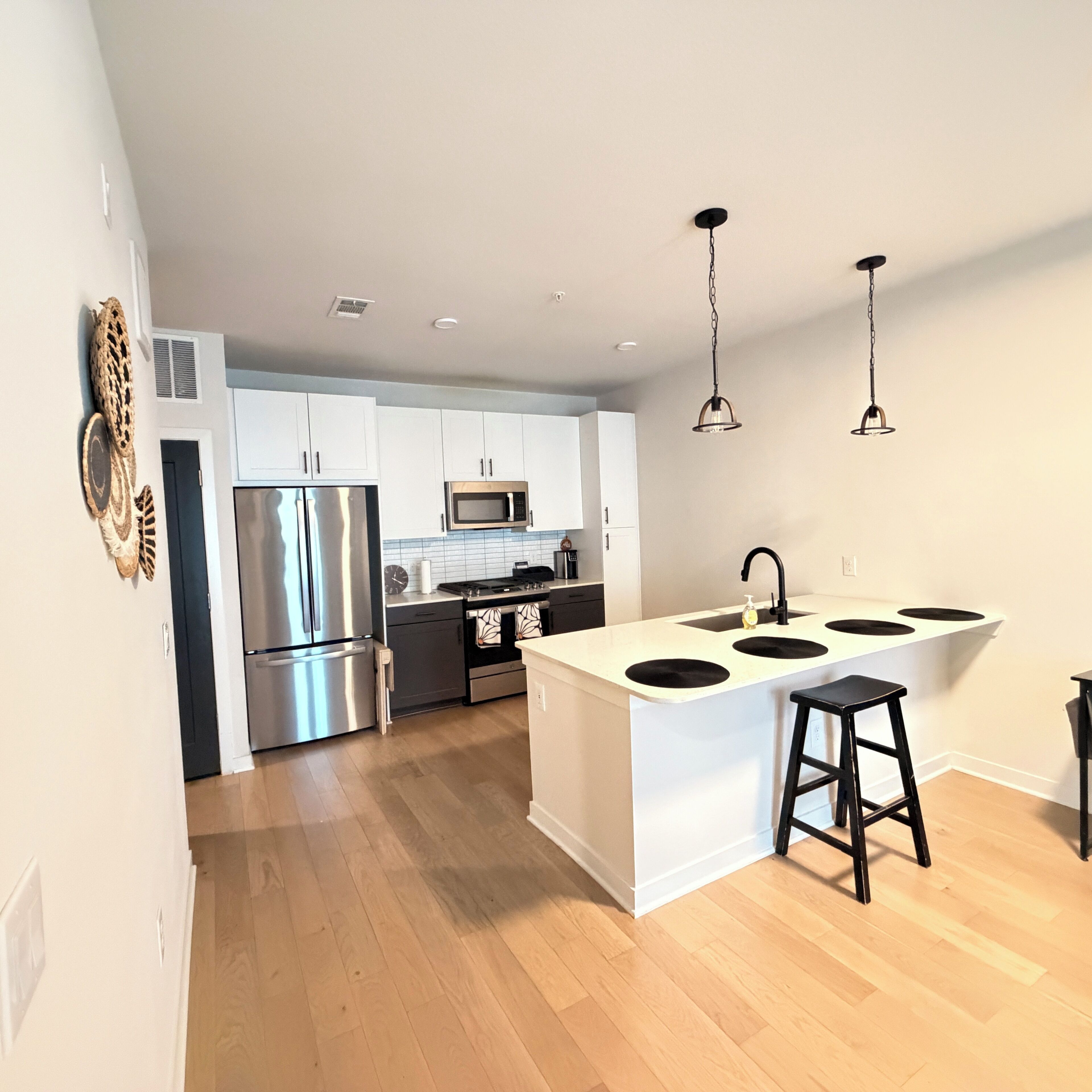 Geladeira, micro-ondas, fogão, cooktop