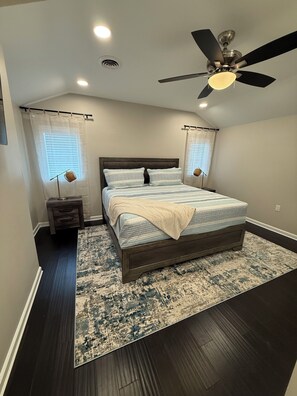 4 bedrooms, in-room safe, iron/ironing board, travel cot - 4-bedroom house with beautiful backyard patio perfect for relaxing stays. (Frankford)