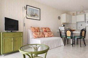 TV - Apartment near the ocean for 4 people (Les Sables-d´Olonne)