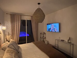 5 slaapkamers, een bureau, een strijkplank/strijkijzer, gratis wifi