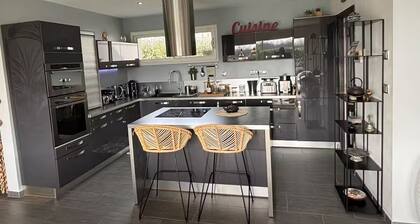 Villa Spa au coeur des vignes, piscine, sauna, jacuzzi, salle de sport et jardin