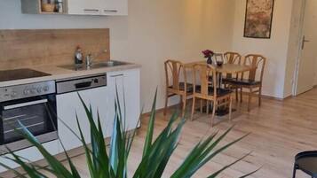 Apartment, 2 Queen-Betten, Balkon | Eigene Küche