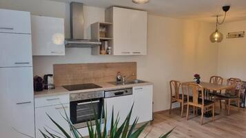 Apartment, 2 Queen-Betten, Balkon | Eigene Küche