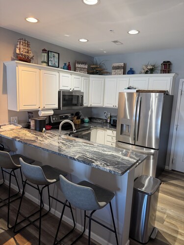 LAKEFRONT 2 Bedroom Condo in Camdenton - 10 minutes from Ballparks National