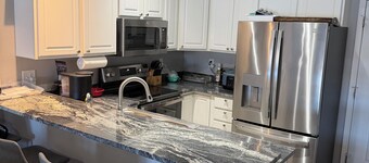 LAKEFRONT 2 Bedroom Condo in Camdenton - 10 minutes from Ballparks National