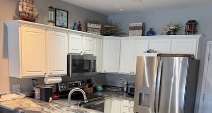 LAKEFRONT 2 Bedroom Condo in Camdenton - 10 minutes from Ballparks National