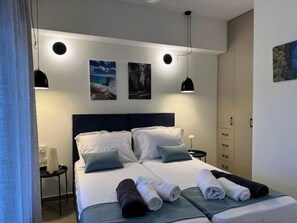 In-room safe, soundproofing, iron/ironing board, free WiFi - South Palms luxury village house (Rodakino)