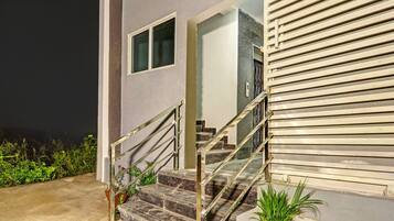 House | Reception