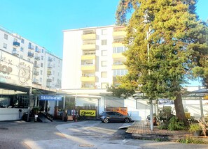 المنشأة من الخارج