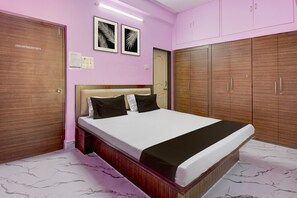 House - Hotel O Thergoan Formerly P1 Staycation (Pune)