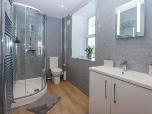 Cottage | Bathroom - Gate House (Llangefni)