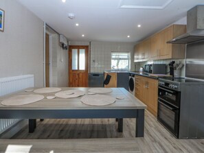 Cottage | Private kitchen - Gate House (Llangefni)