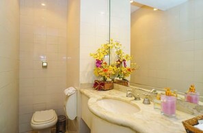 Jetted bath, hair dryer, towels, toilet paper - Excellent house in Itanhangá! (Rio de Janeiro)