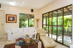 Living area - Excellent house in Itanhangá! (Rio de Janeiro)