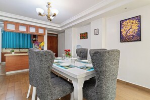 Dining - Luxury 4BR Kilimani - Rooftop Pool & Gym (Nairobi)
