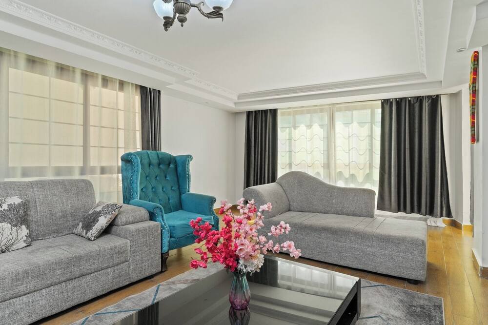 Luxury 4BR Kilimani - Rooftop Pool & Gym