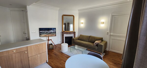 TV, fireplace, computer monitors
