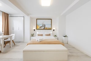 1 bedroom, desk, iron/ironing board, WiFi - Leo`s Garden View Apartment by PikHost (Tiranë)