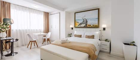 1 bedroom, desk, iron/ironing board, WiFi